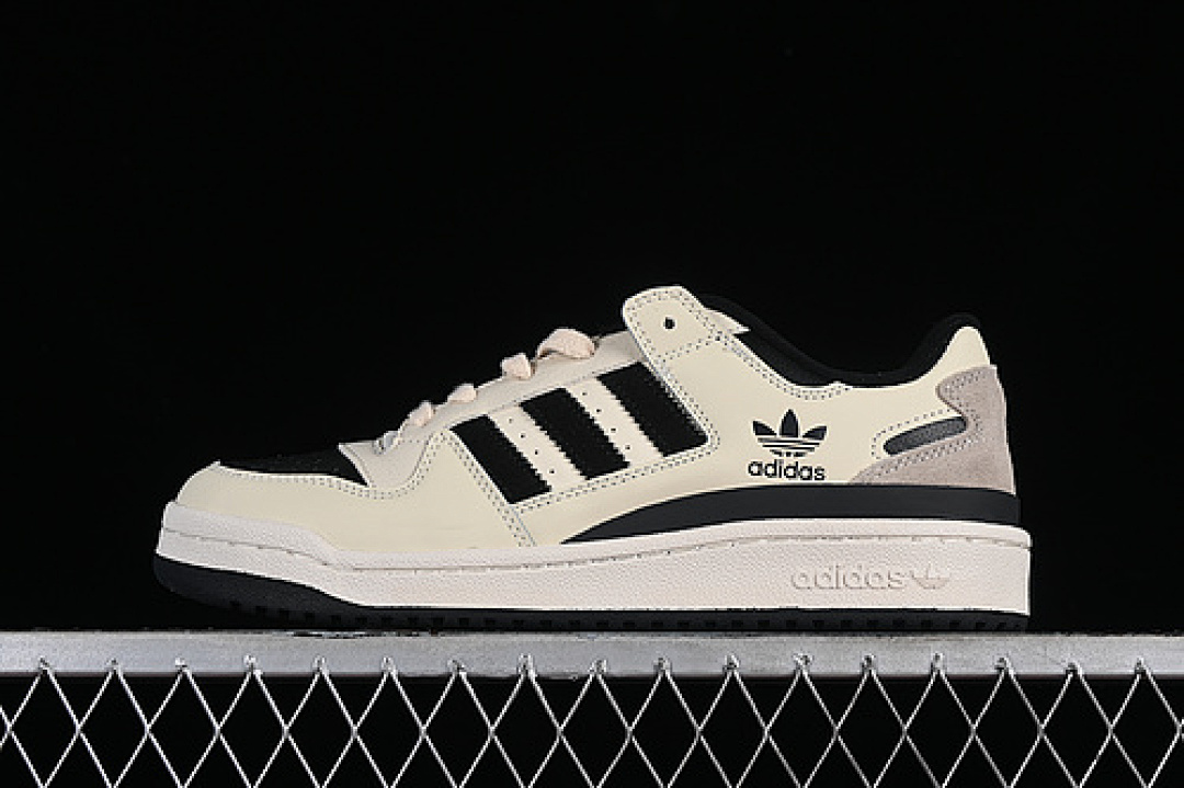 [IG3901]-[FORUM 84 LOW GREY/BLACK]-[WOMAN:36-39]-[MAN:40-45], photo 1
