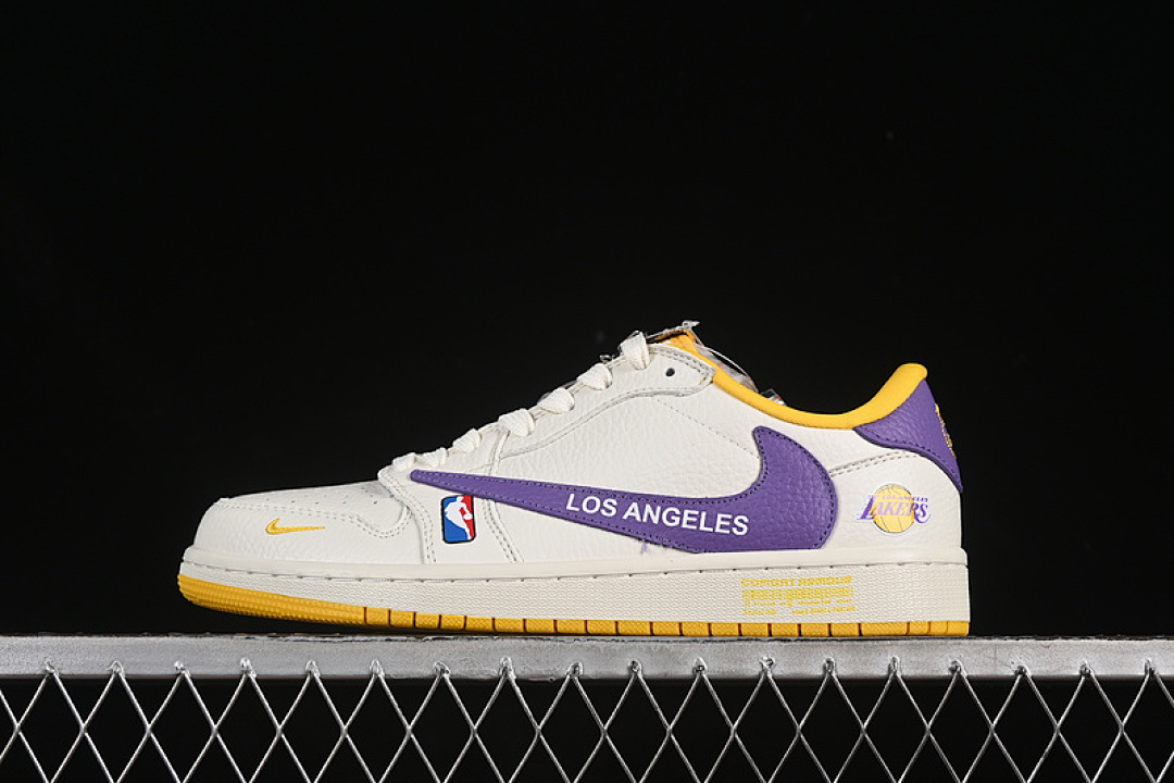 Jordan TRAVIS SCOTT X FRAGMENT DESIGN AIR Jordan 1 LOW OG SP WHITE/PURPLE/GOLD · SC9207-027, photo 1
