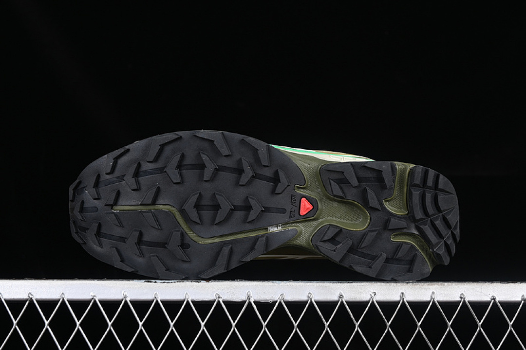 On Running [472935-29]-[XT 6 RECUT OUTDOOR RECREATION ARMY GREEN/WHITE]-[WOMAN:36-39]-[MAN:40-45] - Image 14