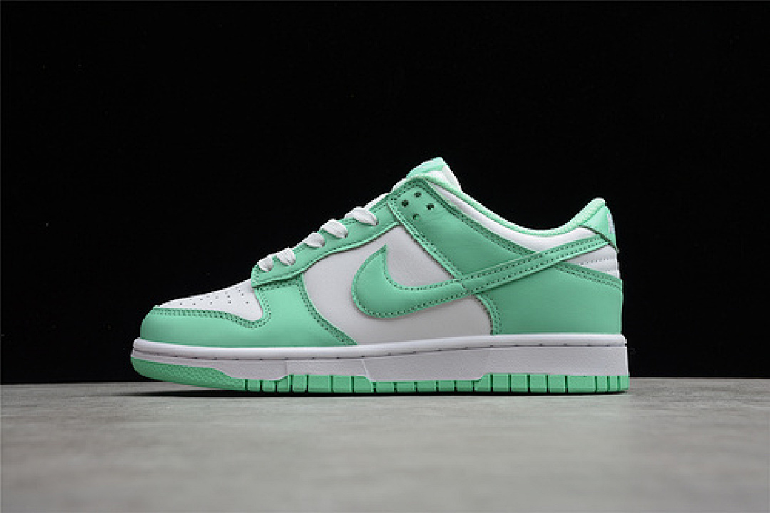 Unbranded [DD1503-105]-[SB DUNK LOW WHITE/GREEN GLOW/WHITE]-[WOMAN:36-39], photo 1