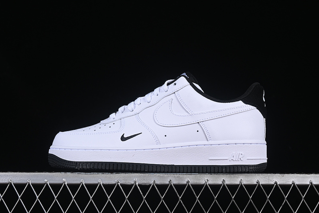 Nike [HM9483-101]-[AIR FORCE 1 07 LOW WHITE/ANTHRACITE]-[WOMAN:36-39]-[MAN:40-45], photo 1