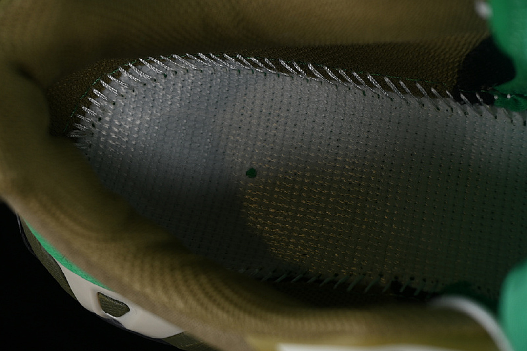 On Running [472935-29]-[XT 6 RECUT OUTDOOR RECREATION ARMY GREEN/WHITE]-[WOMAN:36-39]-[MAN:40-45] - Image 4