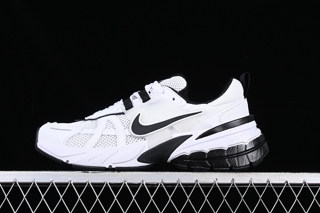 V2K RUNTEKK 3XL WHITE/BLACK · FD0736-102, photo 1