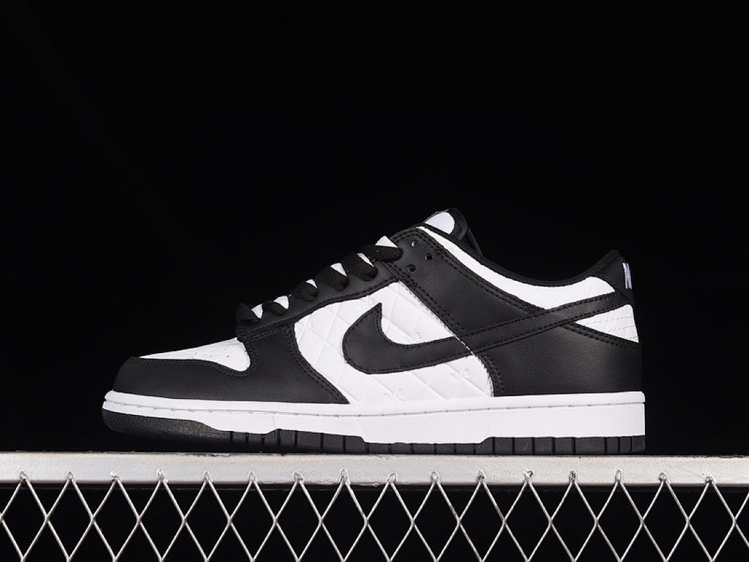 Unbranded [DX3374-701]-[SB DUNK LOW WHITE/BLACK]-[WOMAN:36-39]-[MAN:40-45], photo 1