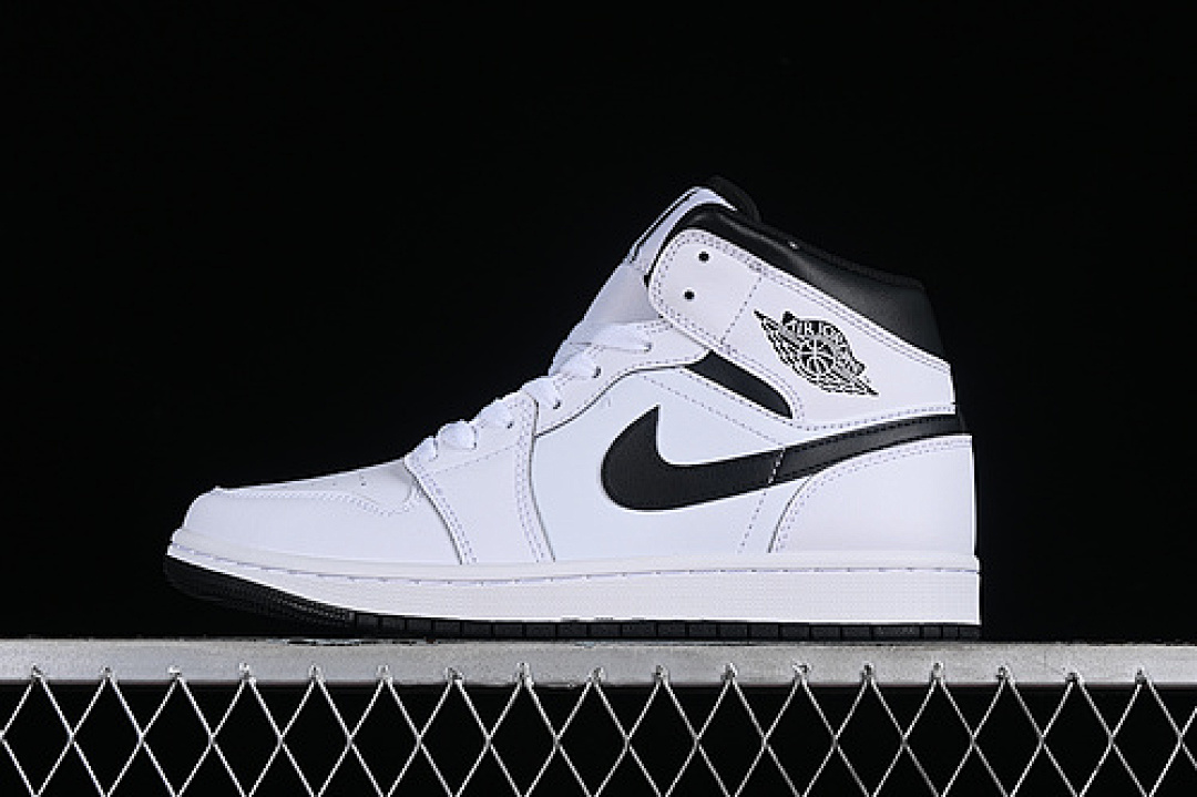 Jordan AIR Jordan 1 MID WHITE/BLACK · DQ8426-132, photo 1