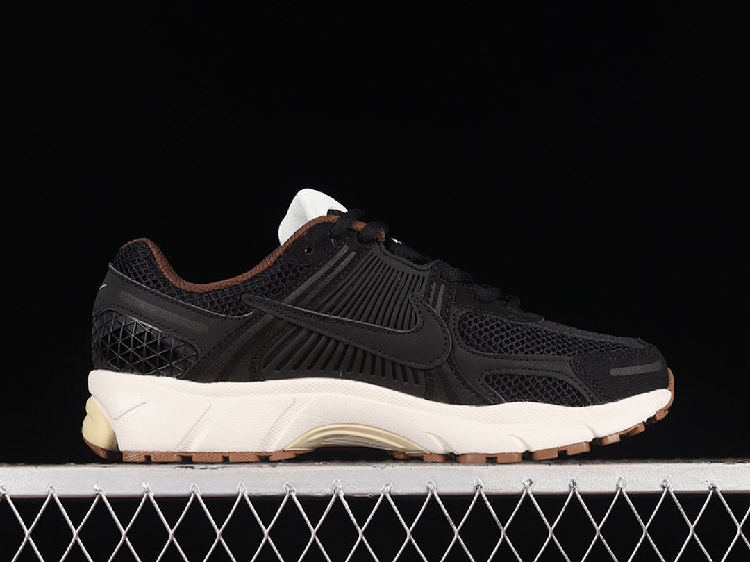 Nike [FD0533-010]-[ZOOM VOMERO 5 BLACK SESEME/COCONUT MILK]-[WOMAN:36-39]-[MAN:40-45] - Image 15