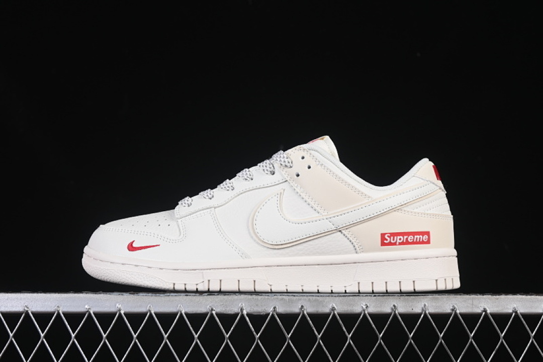 Supreme Nike SB DUNK LOW SUPREME OFF WHITE/RED · CS1688-109, photo 1