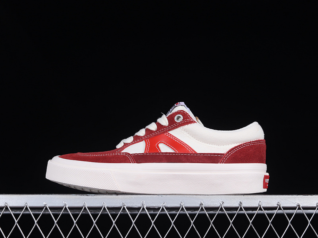 On Running [V223NX700404]-[VISION STREET WEAR WINE RED/RED/WHITE]-[WOMAN:35-39]-[MAN:40-44], photo 1