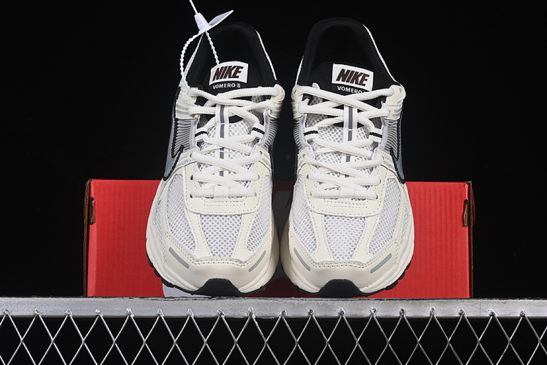 Nike [FJ2028-001]-[AIR ZOOM VOMERO 5 PHANTOM/METALLIC PLATINUM/LIGHT IRON ORE]-[WOMAN:36-40] - Image 13