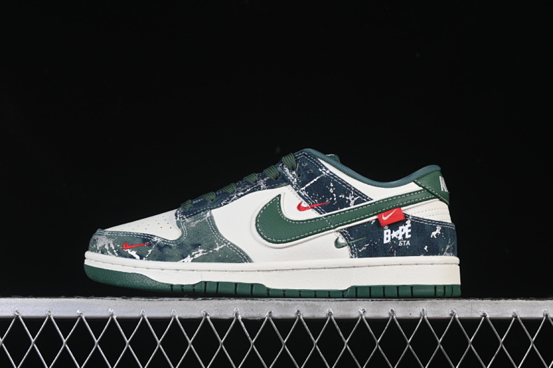 Bape [SC0601-465]-[SB DUNK LOW BAPE WHITE/GREEN]-[WOMAN:36-39]-[MAN:40-45], photo 1