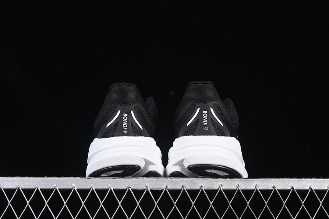 On Running [1162012 BWHT]-[HOKA ONE BONDI 9 WHITE/BLACK]-[WOMAN:36-39]-[MAN:40-45] - Image 15