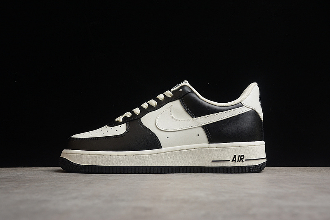 Nike Nike AIR FORCE 1 WHITE/WHITE/BLACK · FG5969-806, photo 1