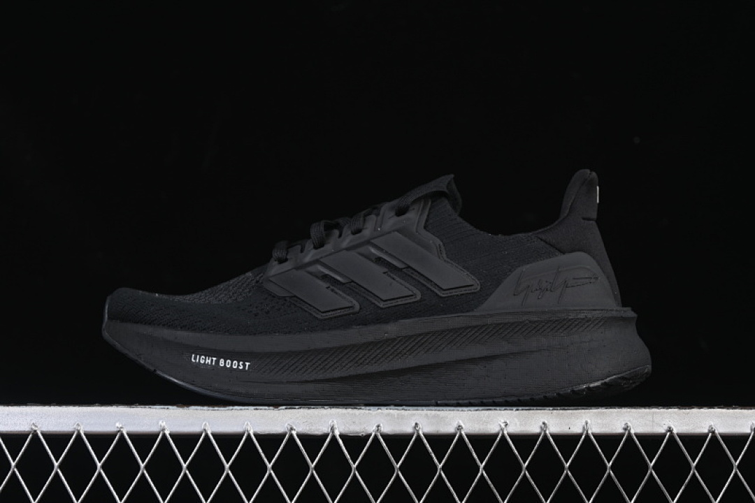 Y-3 ULTRABOOST 5 CORE BLACK/CORE BLACK/OFF WHITE · IH0869, photo 1