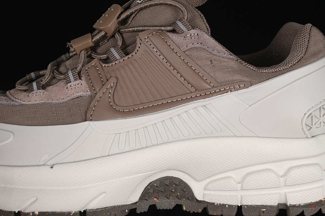 Nike [HQ2181-006]-[ZOOM VOMERO ROAM LIGHT BONE/COURT PURPLE/GUM DARK BROWN/MINK BROWN]-[36-45] - Image 8