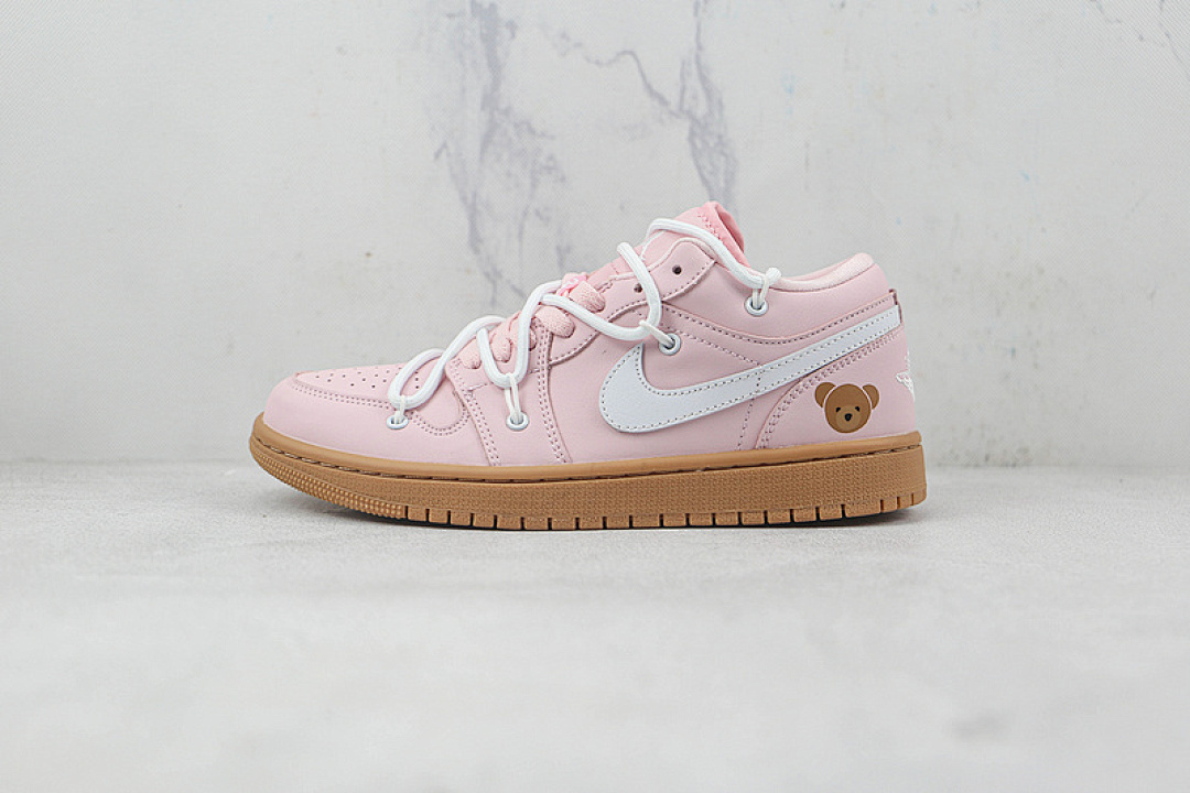 Jordan Jordan [AIR 1 LOW WHITE/SAKURA PINK/GUM]-[WOMAN:36-40], photo 1
