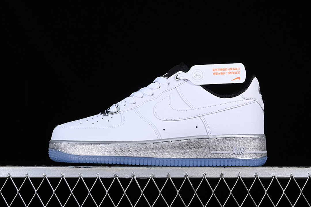 Nike [DX6764-100]-[AIR FORCE 1 07 LOW SE WHITE/WHITE/METALLIC SILVER/BLACK]-[UNISEX:36-45], photo 1