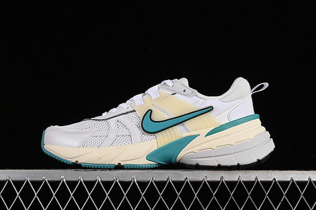 Unbranded [FD0736-105]-[V2K RUNTEKK RUN WHITE/COCONUT MILK/SUMMIT WHITE/DUSTY CACTUS]-[UNISEX:36-45], photo 1