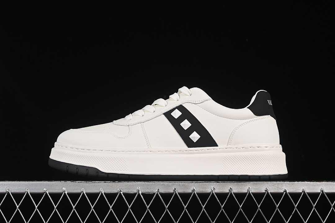 Valentino [P37528H]-[VALENTINO WHITE/BLACK]-[MAN:39-44], photo 1
