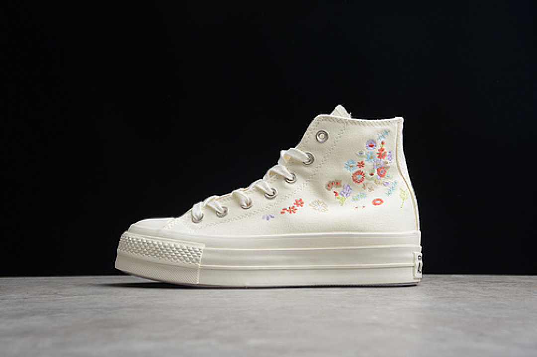 Converse [A01586C]-[CHUCK TAYLOR ALL-STAR 70S HIGH BEIGE/WHITE/WHITE]-[WOMAN:35-40], photo 1