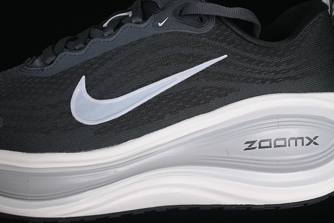 Nike [HV8150-008]-[VOMERO PLUS ANTHRACITE/SUMMIT WHITE/WOLF GREY]-[WOMAN:35.5-39]-[MAN:40-46] - Image 8