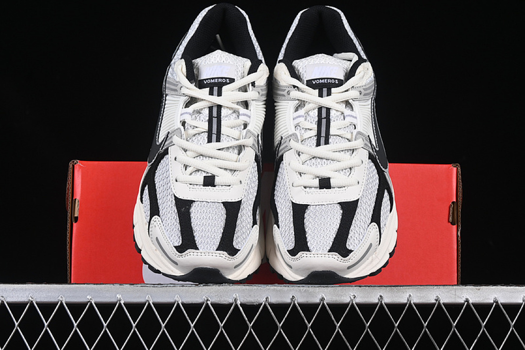 Nike [HQ1182-001]-[AIR ZOOM VOMERO 5 PHOTON DUST/PHANTOM/BLACK]-[WOMAN:36-39]-[MAN:40-46] - Image 13