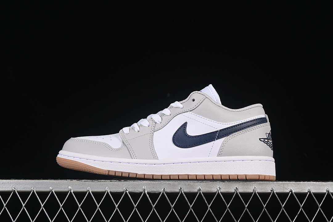 Jordan AIR Jordan 1 LOW WHITE/NEUTRAL GREY/GUM MEDIUM BROWN/MIDNIGHT NAVY · 553558-146, photo 1