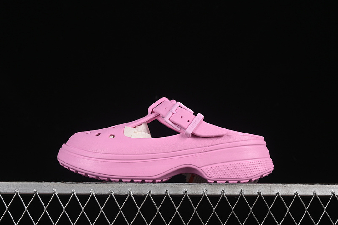Crocs Crocs [ CLASSIC SIMPLE CASUAL BEACH HOLE SLIPPERS SANDALS PINK]-[WOMAN:34-40], photo 1