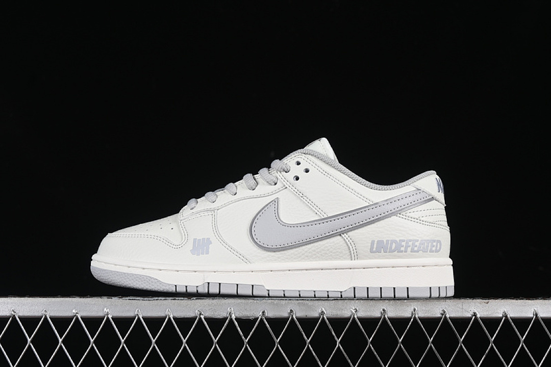 Undefeated [UN1697-622]-[SB DUNK LOW X UNDEFEATED GREY/WHITE]-[WOMAN:36-39]-[MAN:40-45], photo 1