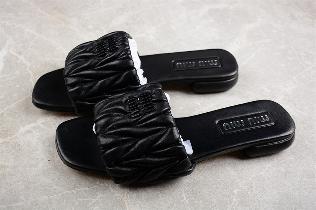 [𝑴𝒊𝒖𝑴𝒊𝒖 SNGG BLACK]-[WOMAN:35-39], photo 1