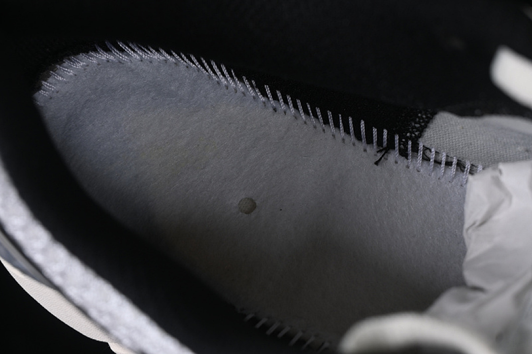 Nike [HQ1182-001]-[AIR ZOOM VOMERO 5 PHOTON DUST/PHANTOM/BLACK]-[WOMAN:36-39]-[MAN:40-46] - Image 5