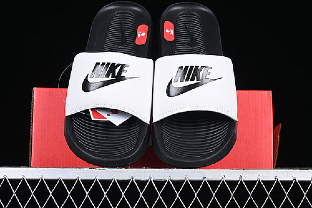 Nike [CN9675-005]-[VICTORI ONE SLIDE BLACK/BLACK/WHITE]-[WOMAN:36-39]-[MAN:40-45] - Image 3