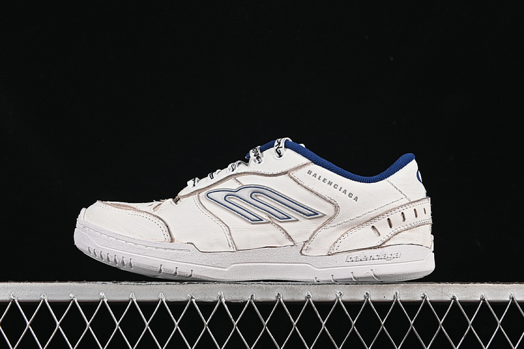 Unbranded [WCURB9141]-[BA*LEN*CIAGA HAMPTONS WORN OUT WHITE/BLUE]-[WOMAN:35-39]-[MAN:40-46], photo 1