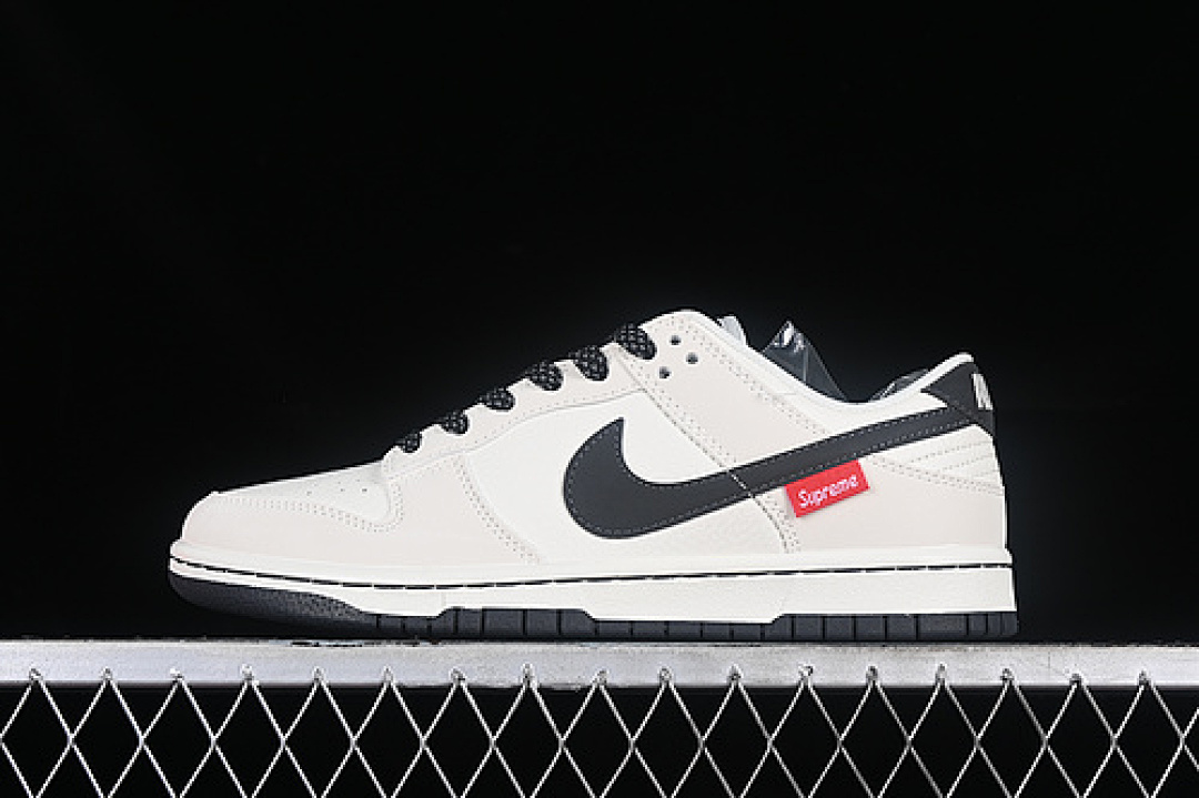 Supreme [FC1688-144]-[SUPREME DUNK LOW SB OFF WHITE/BLACK]-[WOMAN:36-39]-[MAN:40-45], photo 1