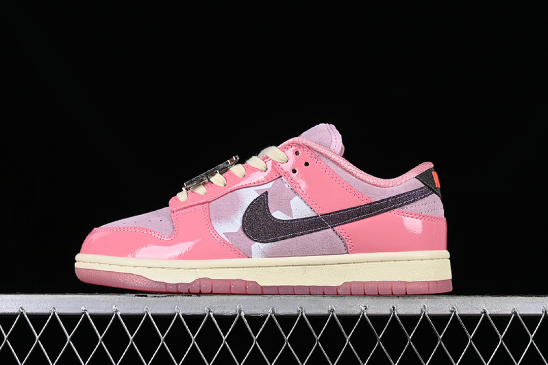 Nike DUNK LOW LX BARBIE PINK FOAM/PALE VANILLA/BLACK/LOTUS PINK · FN8927-621, photo 1