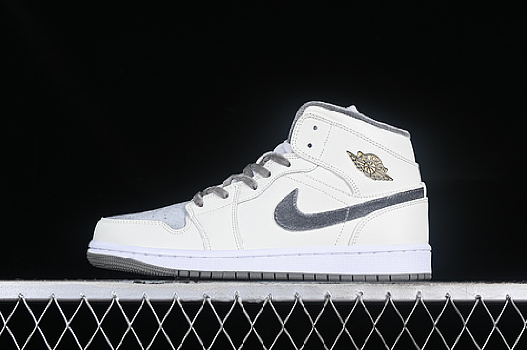 Jordan Jordan [FB9899-100]-[AIR 1 MID SE GS PEWTER VELVET TOE SAIL/METALLIC GOLD/FLAT, photo 1