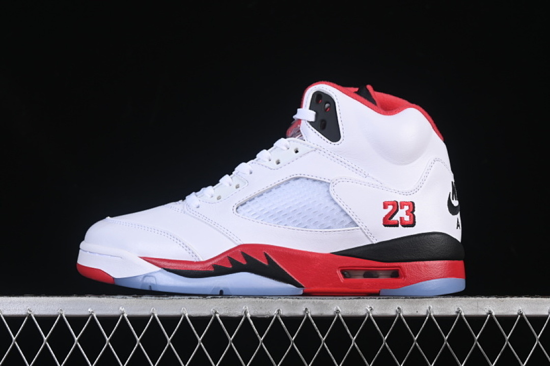 Jordan [HQ7978-101]-[AIR JORDAN 5 RETRO WHITE/FIRE RED/BLACK]-[MAN:40-48.5], photo 1