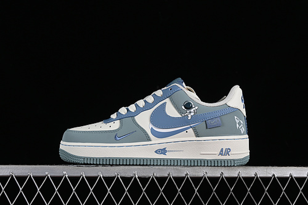 Nike Nike AIR FORCE 1 07 LOW STAR TOURS WHITE/BLUE · DB3301-711, photo 1