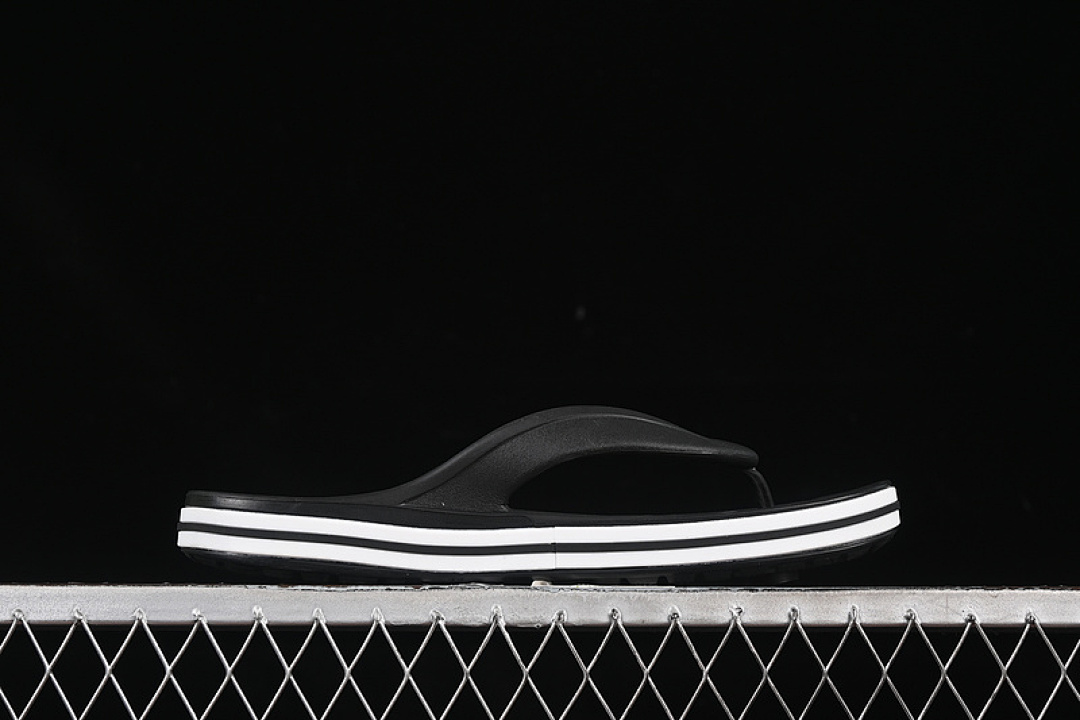 Crocs [CROCS CLASSIC CLOG WHITE/BLACK]-[MAN:39-46] - Image 2