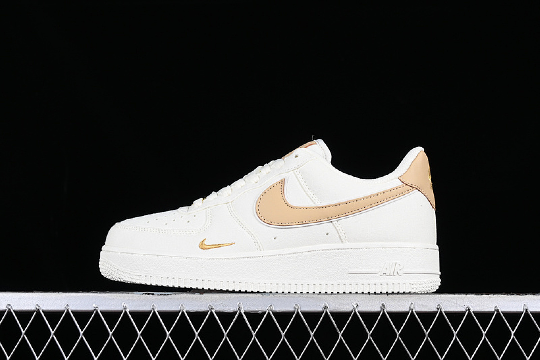 Nike Nike AIR FORCE 1 LOW 07 WHITE/GOLD/WHITE · MN5696-509, photo 1