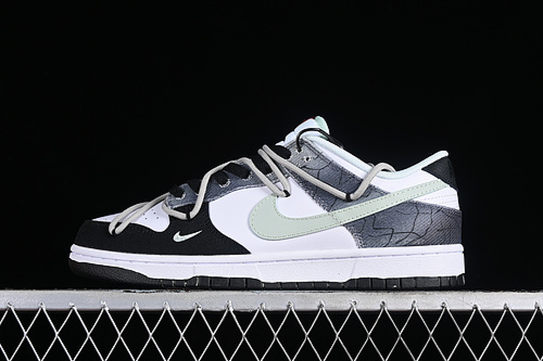 Unbranded [DV0827-100]-[DUNK LOW SB PREMIUM TARTAN PLAID WHITE/WHITE/UNIVERSITY RED/BLACK]-[UNISEX:36-46], photo 1