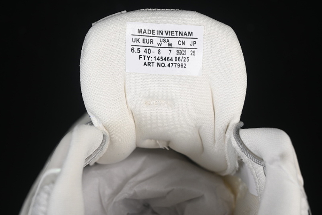 On Running [477962-23]-[XT WHISPER VOID EXPLORER SERIES LIGHT GRAY/WHITE]-[WOMAN:36-39]-[MAN:40-44] - Image 5