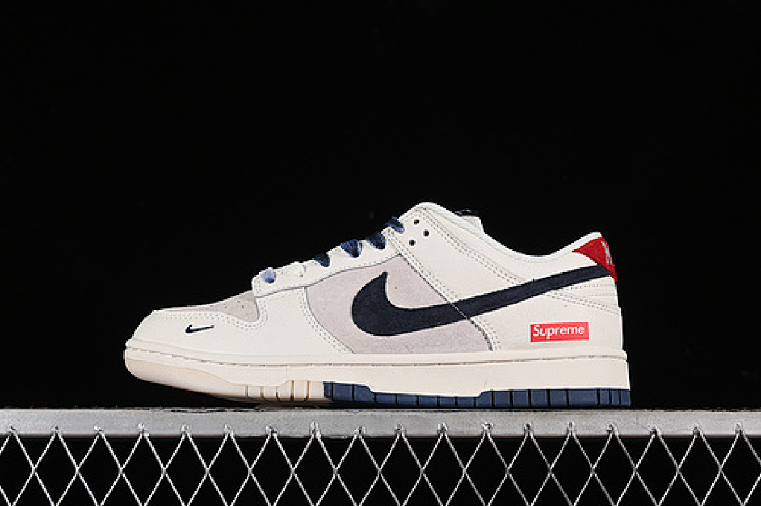 Supreme Nike SB DUNK LOW SUPREME WHITE/GREY/BLUE · FC1688-142, photo 1