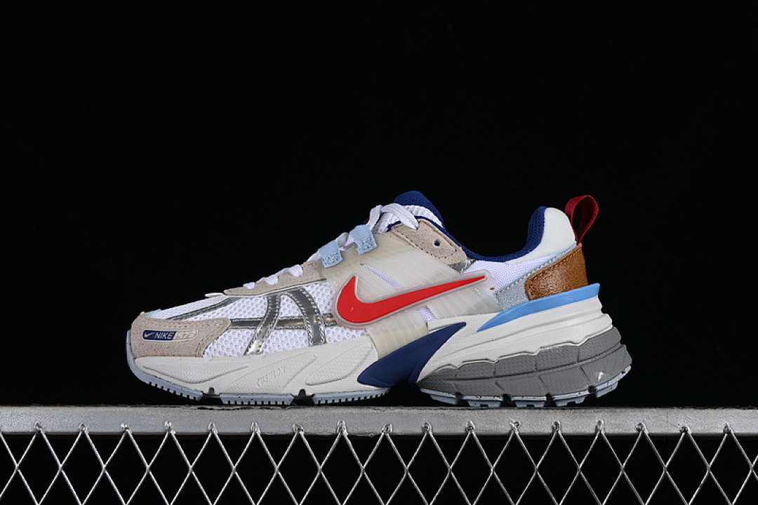 [HF5724-061]-[V2K RUNTEKK RUN WHITE/GREY/BROWN/SILVER/RED]-[WOMAN:36-39]-[MAN:40-45], photo 1