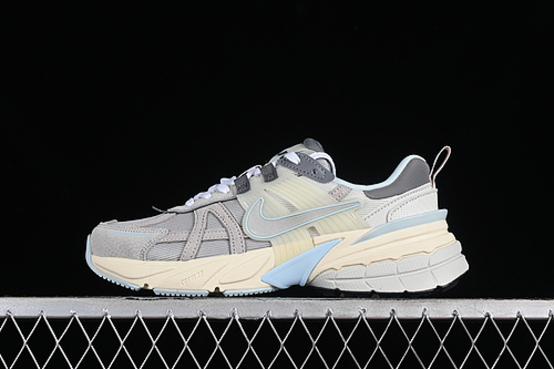 Unbranded [FZ3596-072]-[V2K RUNTEKK 3XL LIGHT BONE/LIGHT IRON ORE/SMOKE GREY/METALLIC PLATINUM]-[36-45], photo 1