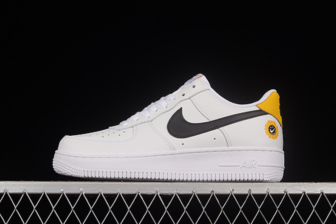 Nike Nike AIR FORCE 1 07 LOW WHITE/WHITE/BLACK · DM0118-100, photo 1