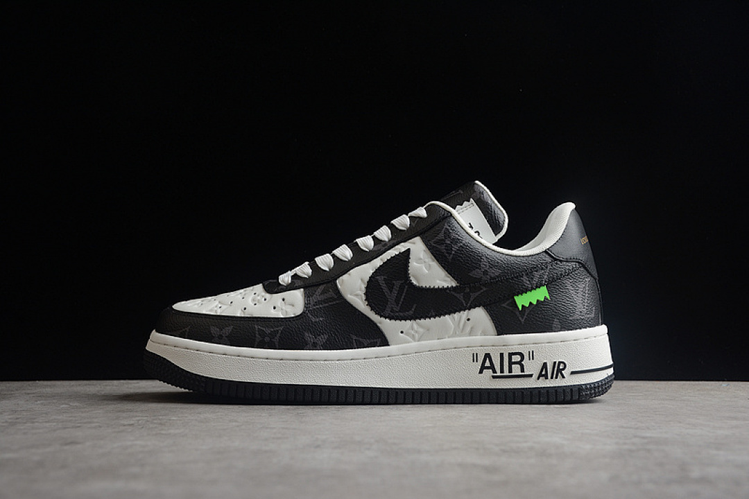 Nike Nike [L*V X AIR FORCE 1 LOW 07 WHITE/WHITE/BLACK]-[MAN:38-45], photo 1