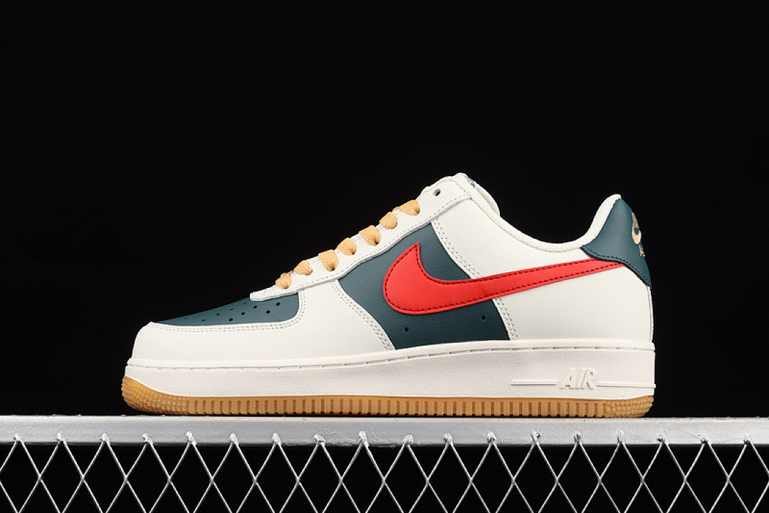 Nike Nike AIR FORCE 1 LOW 07 CREAM WHITE/GREEN/RED · AQ3778-991, photo 1