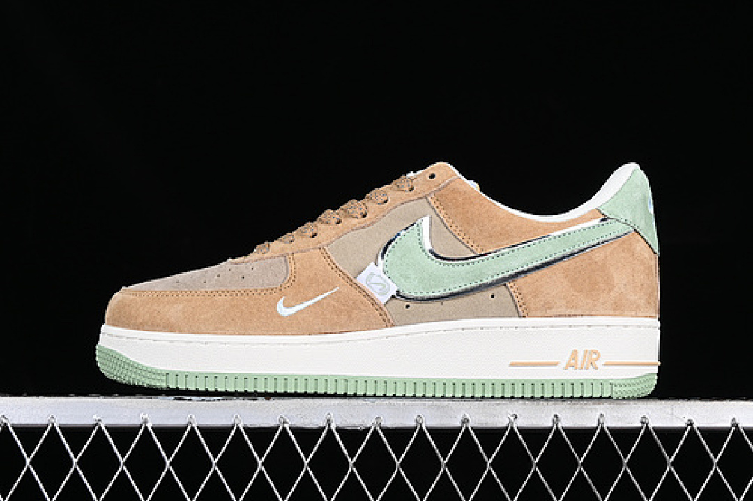 Nike [CD1221-222]-[AIR FORCE 1 LOW CHRISTMAS TREE WHITE/BROWN/GREEN]-[WOMAN:36-39]-[MAN:40-45], photo 1