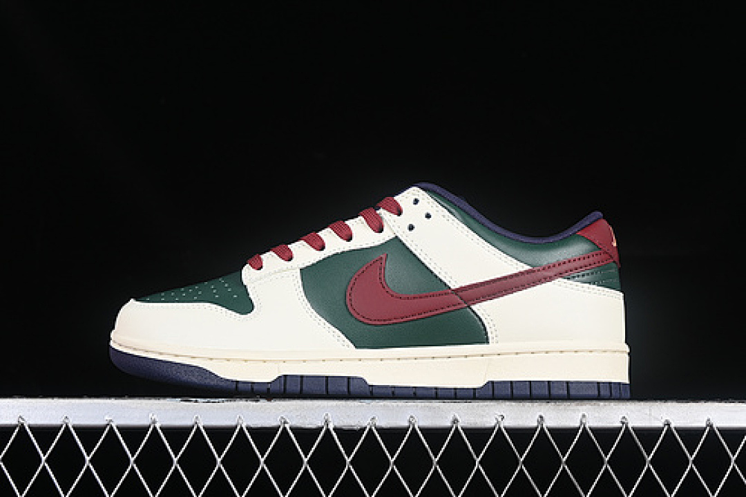 Nike SB DUNK LOW GORGE GREEN FIR/COCONUT MILK/MELON TINT/TEAM RED · FV8106-361, photo 1