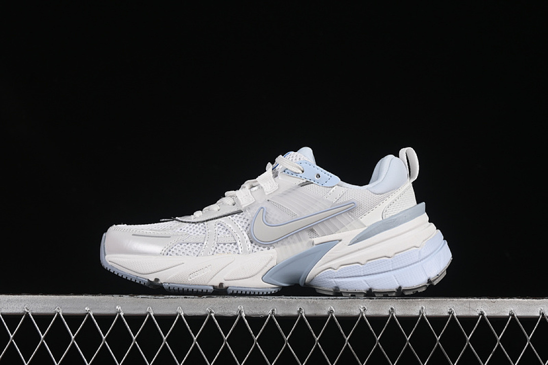 Unbranded [FD0736-009]-[V2K RUN PLATINUM TINT/SUMMIT WHITE/LIGHT SMOKE GREY/PLATINUM TINT][WOMAN:35.5-40], photo 1